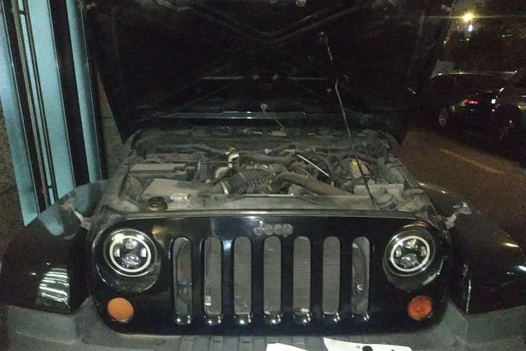 Used Jeep Wrangler 2010 3.8L Sahara Four-Door Edition Engine Bay