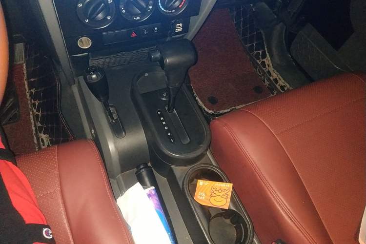 Used Jeep Wrangler 2010 3.8L Sahara Four-Door Edition Gear Lever