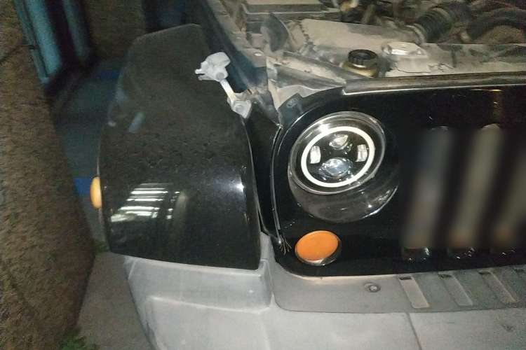 Used Jeep Wrangler 2010 3.8L Sahara Four-Door Edition Right Front Headlight