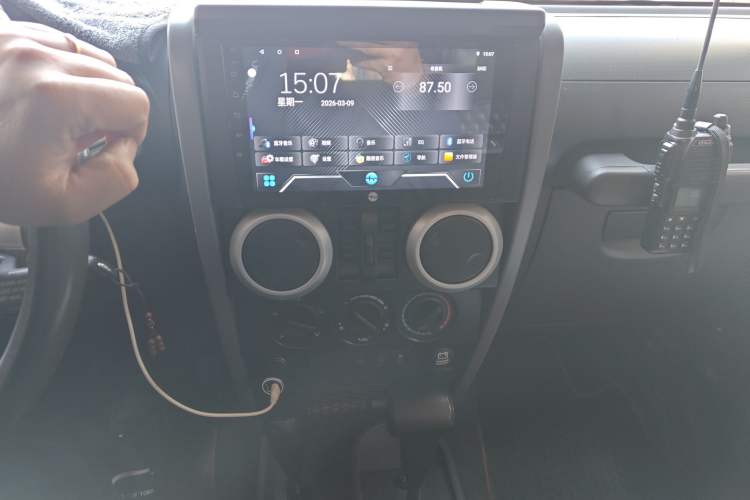 Used Jeep Wrangler 2010 3.8L Sahara Four-Door Edition Audio And AC Panel