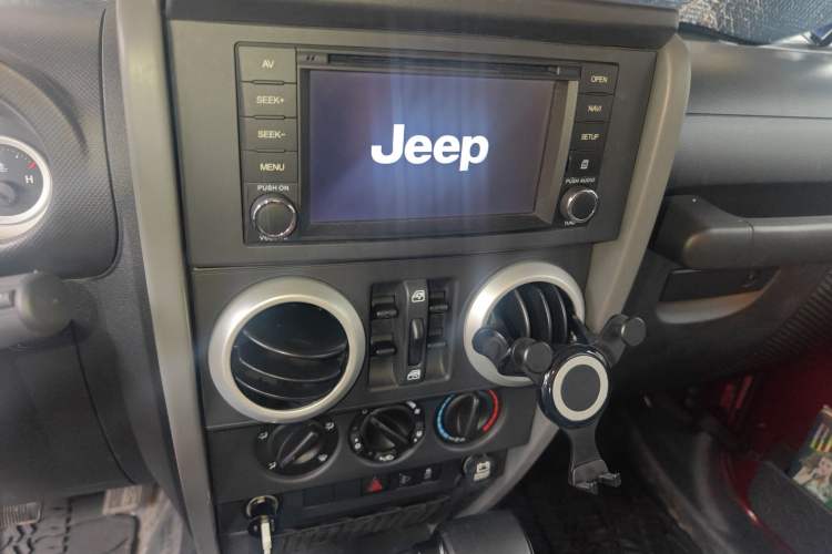 Used Jeep Wrangler 2010 3.8L Sahara Four-Door Edition Audio And AC Panel