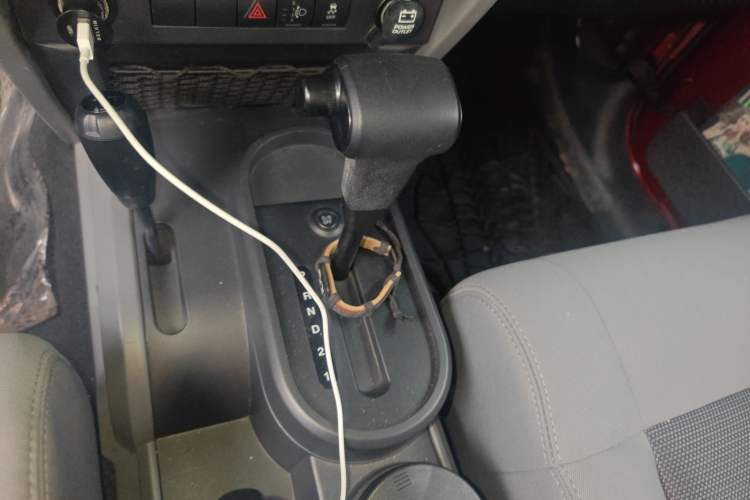 Used Jeep Wrangler 2010 3.8L Sahara Four-Door Edition Gear Lever