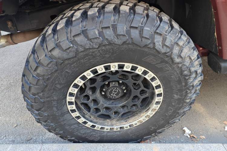 Used Jeep Wrangler 2010 3.8L Sahara Four-Door Edition Right Front Wheel Hub