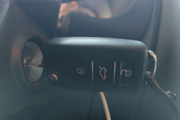 Used Jeep Wrangler 2010 3.8L Sahara Four-Door Edition Vehicle Key