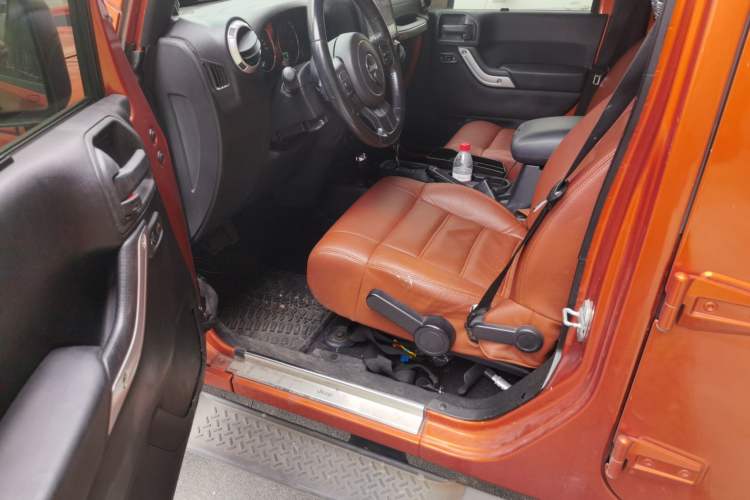 Used Jeep Wrangler 2010 3.8L Sahara Four-Door Edition Driver Seat