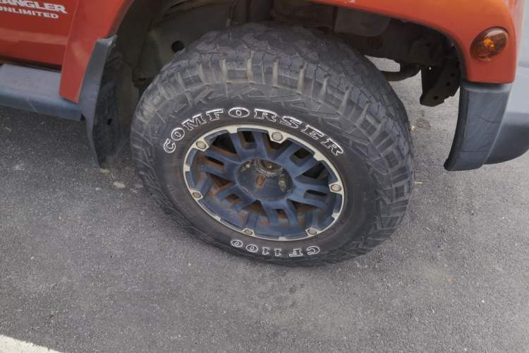 Used Jeep Wrangler 2010 3.8L Sahara Four-Door Edition Right Front Wheel Hub