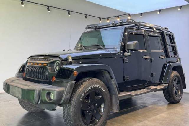 Jeep Wrangler 2011 3.8L Sahara Four-Door Edition مستعملة
