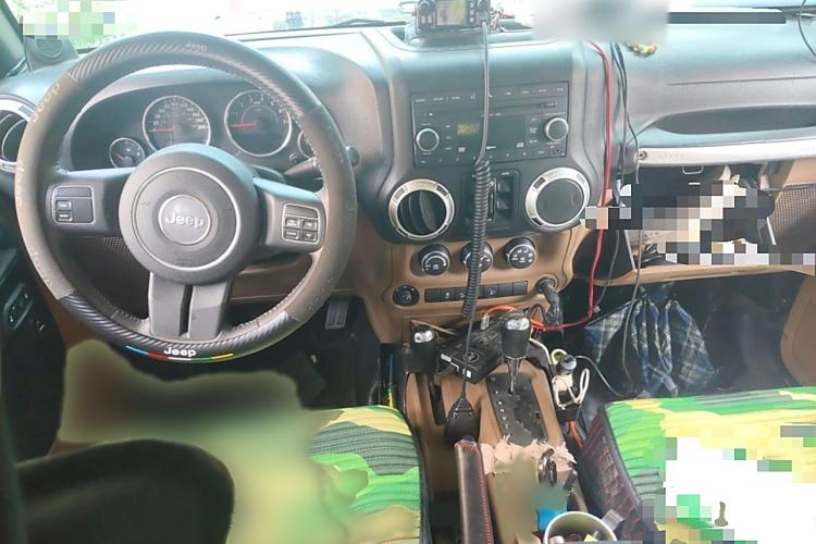 Used Jeep Wrangler 2011 3.8L Sahara Four-Door Edition Interior 2