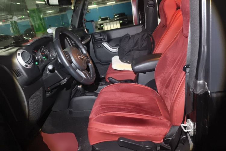 Used Jeep Wrangler 2011 3.8L Sahara two-door model Left Front Seat