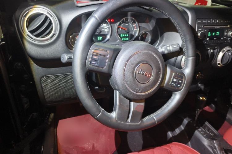Used Jeep Wrangler 2011 3.8L Sahara two-door model Steering Wheel