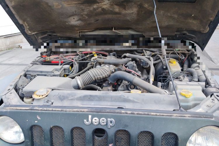 Used Jeep Wrangler 2011 3.8L Rubicon two-door version Engine Bay