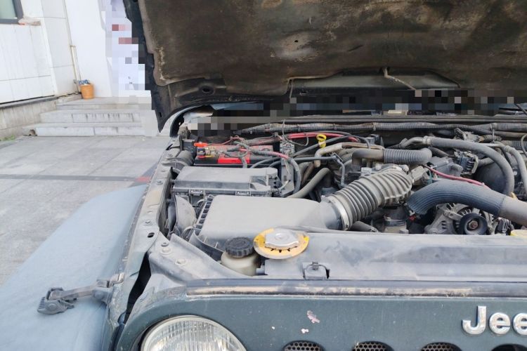 Used Jeep Wrangler 2011 3.8L Rubicon two-door version Engine Bay Right