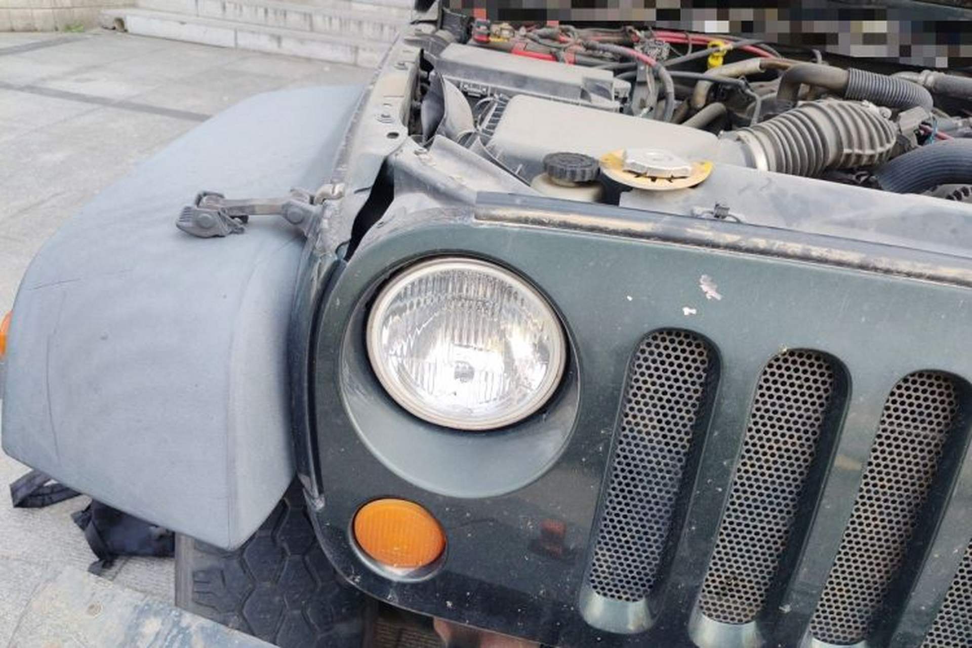 Used Jeep Wrangler 2011 3.8L Rubicon two-door version Right Front Headlight