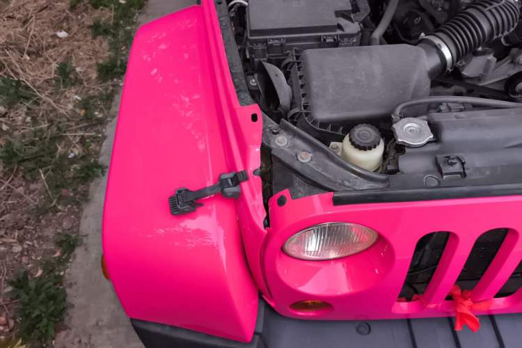 Used Jeep Wrangler 2011 3.8L Sahara Four-Door Edition Engine Bay Right