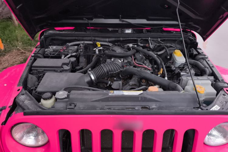Used Jeep Wrangler 2011 3.8L Sahara Four-Door Edition Engine Bay
