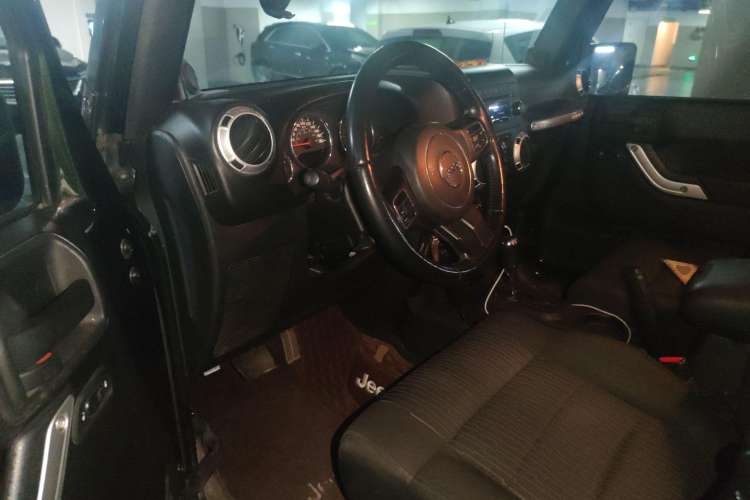 Used Jeep Wrangler 2011 3.8L Sahara Four-Door Edition Driver Seat