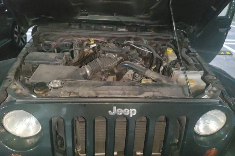 Used Jeep Wrangler 2011 3.8L Sahara Four-Door Edition Engine Bay