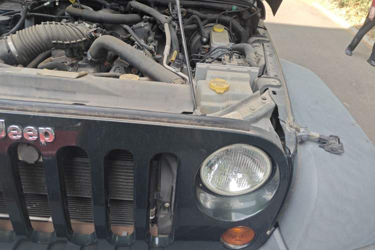 Used Jeep Wrangler 2011 3.8L Rubicon two-door version Engine Bay Left