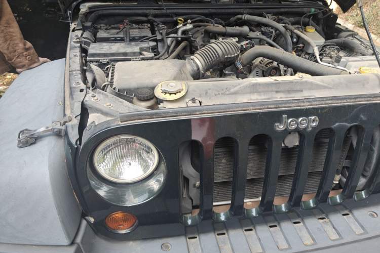 Used Jeep Wrangler 2011 3.8L Rubicon two-door version Engine Bay Right