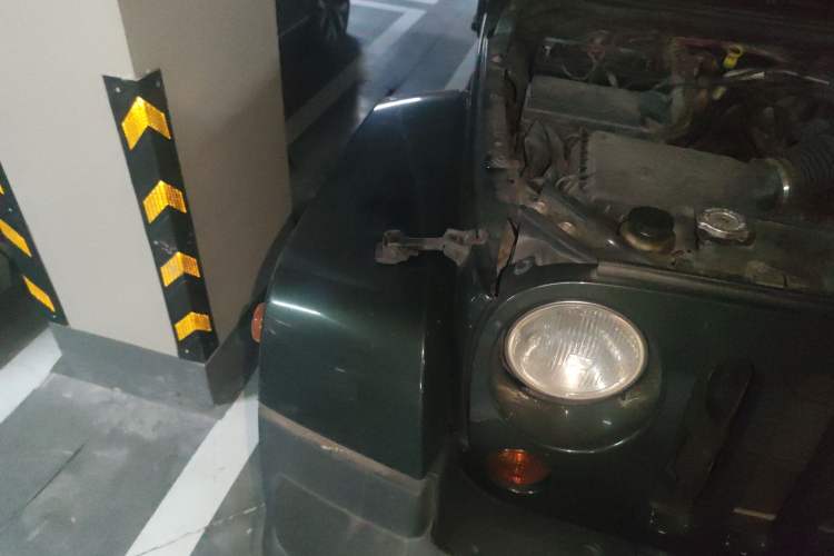 Used Jeep Wrangler 2011 3.8L Sahara Four-Door Edition Engine Bay Right