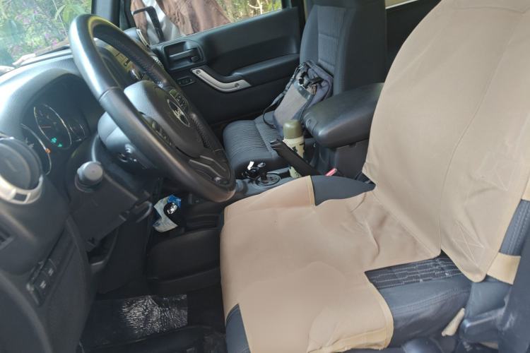 Used Jeep Wrangler 2011 3.8L Rubicon two-door version Left Front Seat