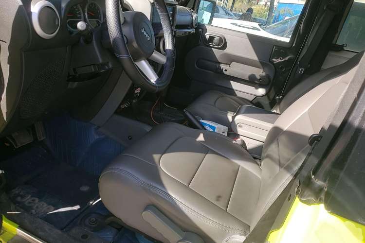 Used Jeep Wrangler 2011 3.8L Sahara two-door model Left Front Seat