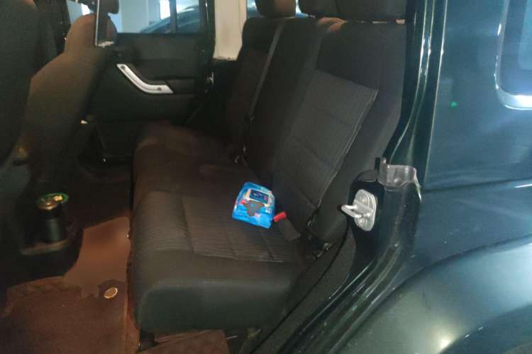 Used Jeep Wrangler 2011 3.8L Sahara Four-Door Edition Left Rear Seat