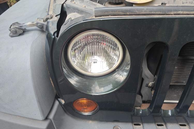 Used Jeep Wrangler 2011 3.8L Rubicon two-door version Right Front Headlight