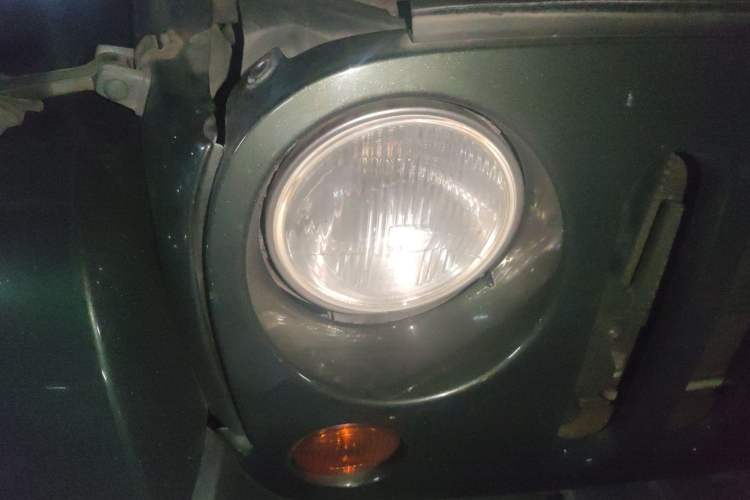 Used Jeep Wrangler 2011 3.8L Sahara Four-Door Edition Right Front Headlight