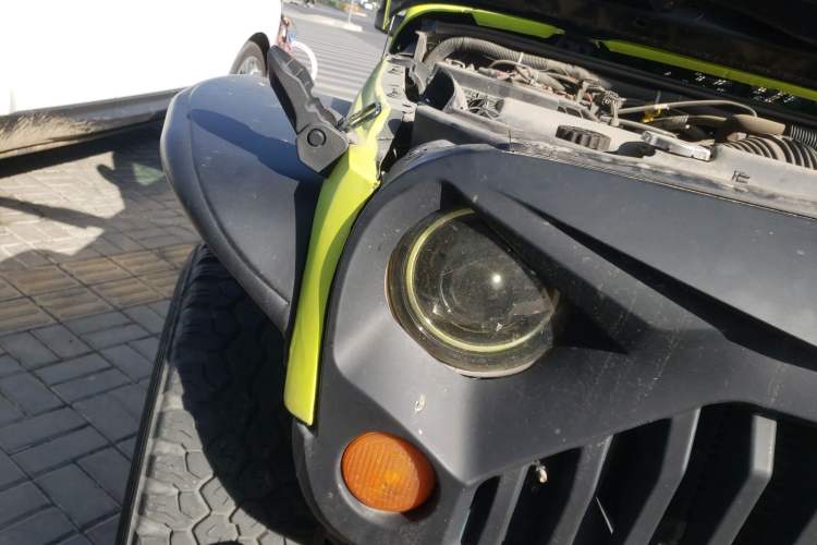 Used Jeep Wrangler 2011 3.8L Sahara two-door model Right Front Headlight