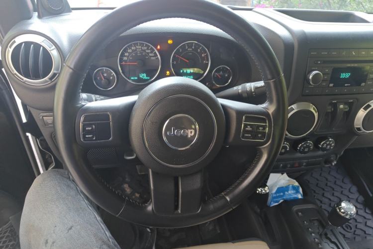 Used Jeep Wrangler 2011 3.8L Rubicon two-door version Steering Wheel