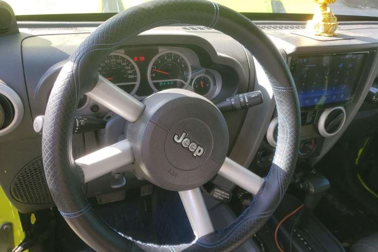 Used Jeep Wrangler 2011 3.8L Sahara two-door model Steering Wheel