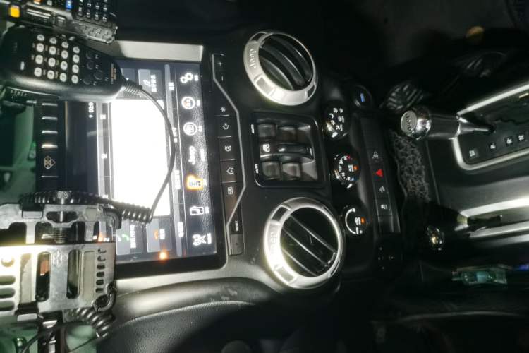 Used Jeep Wrangler 2011 3.8L Sahara Four-Door Edition Audio And AC Panel