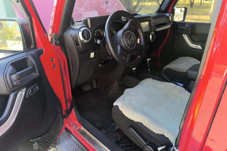Used Jeep Wrangler 2011 3.8L Sahara Four-Door Edition Driver Seat