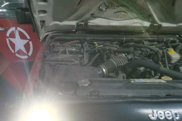 Used Jeep Wrangler 2011 3.8L Sahara Four-Door Edition Engine Bay Right