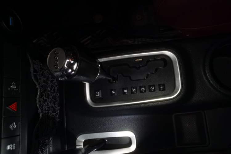 Used Jeep Wrangler 2011 3.8L Sahara Four-Door Edition Gear Lever