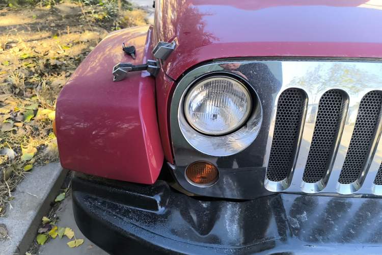 Used Jeep Wrangler 2011 3.8L Sahara Four-Door Edition Right Front Headlight