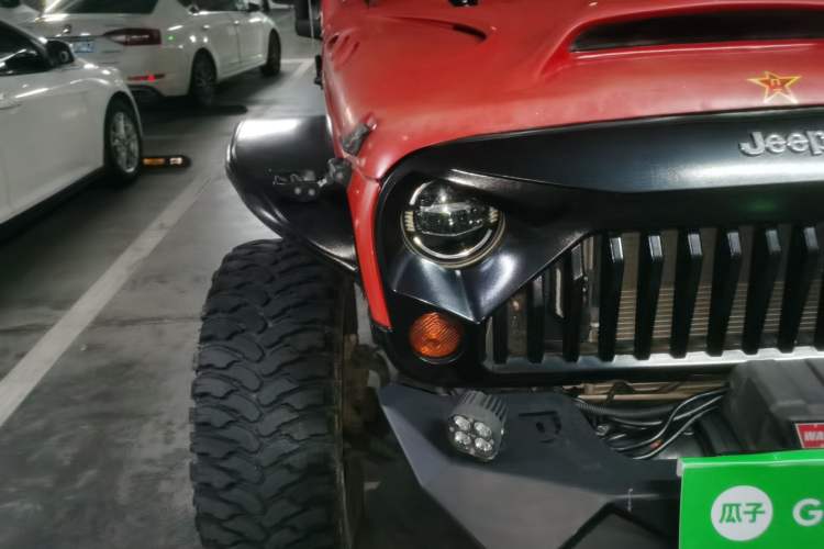 Used Jeep Wrangler 2011 3.8L Sahara Four-Door Edition Right Front Headlight