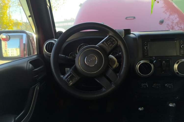 Used Jeep Wrangler 2011 3.8L Sahara Four-Door Edition Steering Wheel