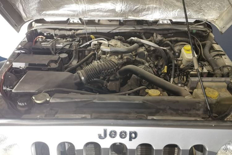 Used Jeep Wrangler 2011 3.8L Rubicon two-door version Engine Bay
