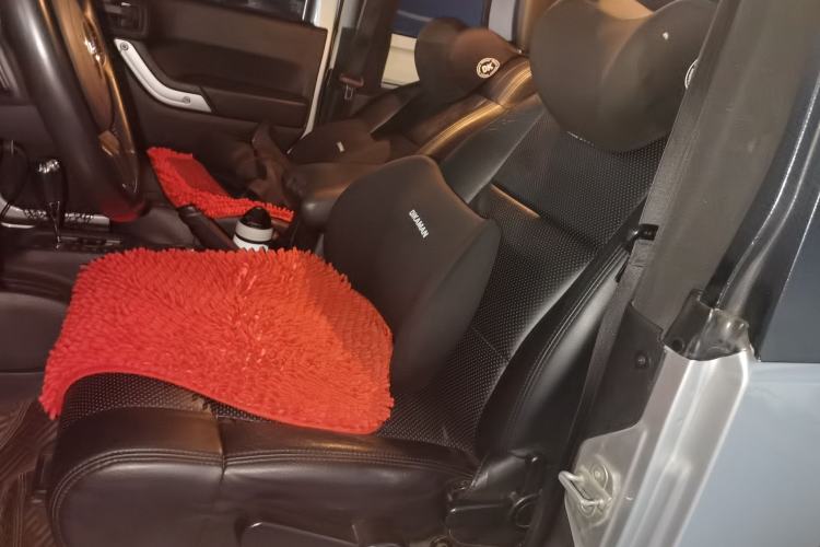Used Jeep Wrangler 2011 3.8L Rubicon two-door version Left Front Seat