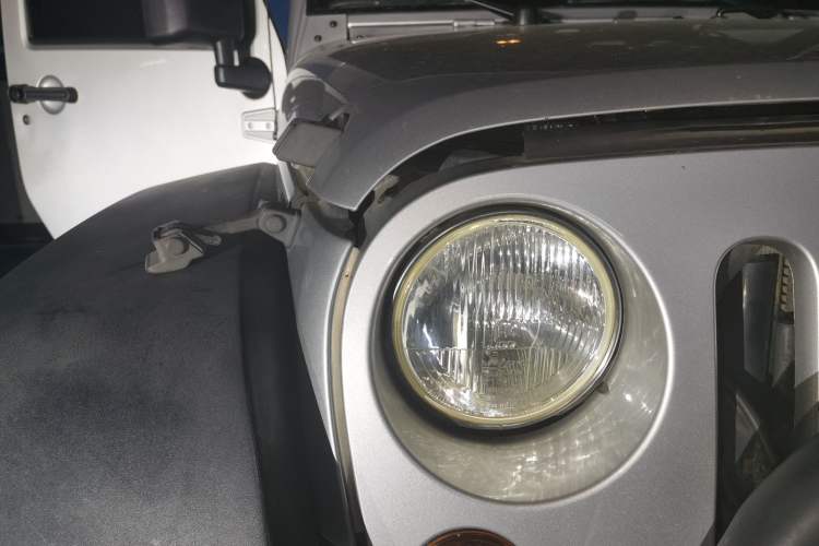 Used Jeep Wrangler 2011 3.8L Rubicon two-door version Right Front Headlight