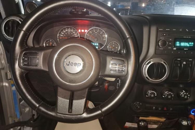Used Jeep Wrangler 2011 3.8L Rubicon two-door version Steering Wheel