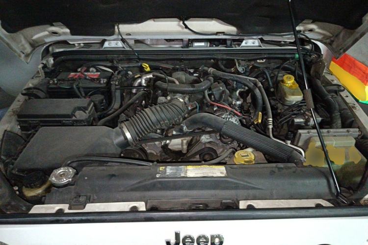 Used Jeep Wrangler 2011 3.8L Rubicon two-door version Engine Bay