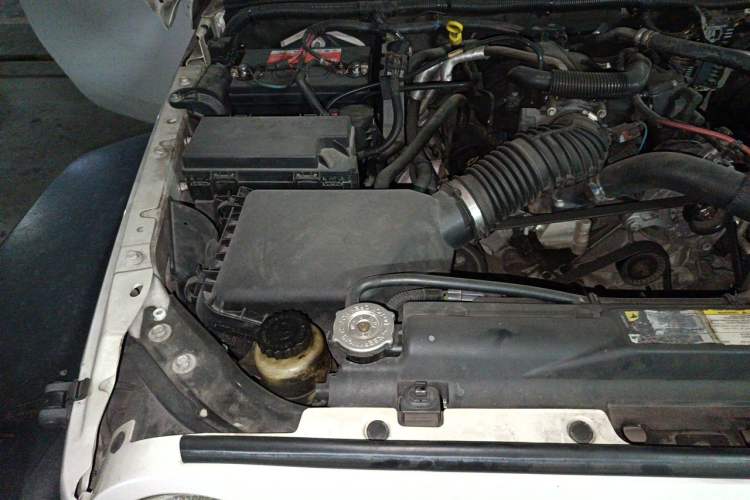 Used Jeep Wrangler 2011 3.8L Rubicon two-door version Engine Bay Right