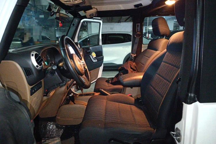 Used Jeep Wrangler 2011 3.8L Rubicon two-door version Left Front Seat