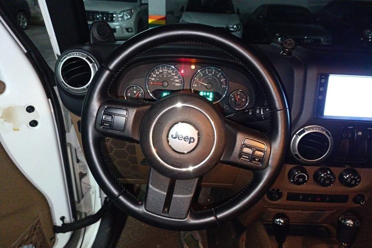 Used Jeep Wrangler 2011 3.8L Rubicon two-door version Steering Wheel