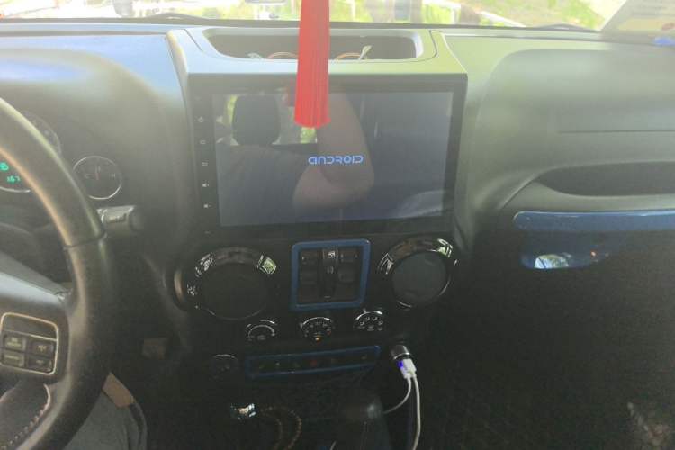 Used Jeep Wrangler 2012 3.6L Sahara Four-Door Edition Audio And AC Panel