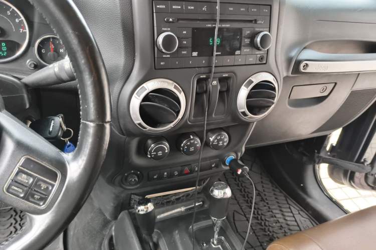 Used Jeep Wrangler 2012 3.6L Rubicon two-door model Audio And AC Panel