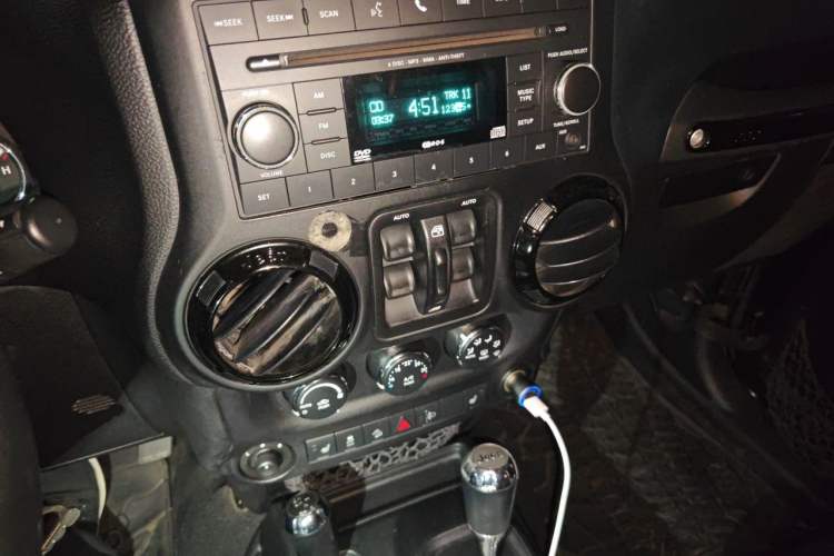 Used Jeep Wrangler 2012 3.6L Four-Door Dream Ten Collector's Edition Audio And AC Panel
